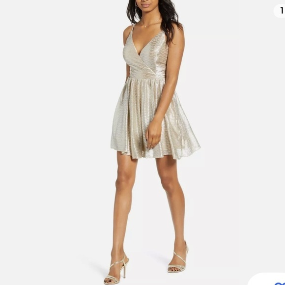 Speechless Teen Juniors Party HoCo Dress Sz 5‎ Champagne Metallic Homecoming EUC - Picture 1 of 9